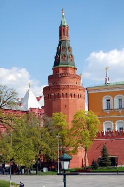 Угловая Арсенальная башня. Вид из Александровского сада. 29 апреля 2014 г. Фото: А. Востриков.