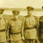 Иван Ефимович с офицерами полка