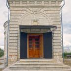 Нижний ярус колокольни с входной дверью. Июль 2015 г. Фото: Анатолий Максимов.