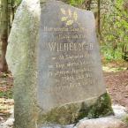 Памятный камень в честь 40 лет охоты Вильгельма II в Роминтенском лесу