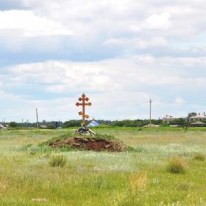 Поклонный крест на въезде в село Сетово