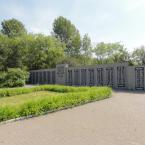 Братская могила в поселке Пятидорожном (захоронено 1974 воина). Июнь 2011 года