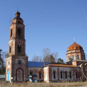 Церковь Покрова Богородицы в деревне Пашнево. Май 2009 года. Фото: М. Российский