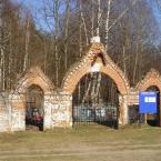 Кладбище у деревни Васютино. Май 2009 года. Фото: М. Российский