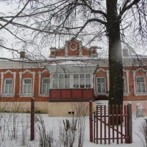 Калянино. Первый в деревне кирпичный дом (XVIII век).