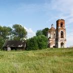 Село Погорельцы, Спасская церковь. Июль 2010 г. Фото: Анатолий Максимов.