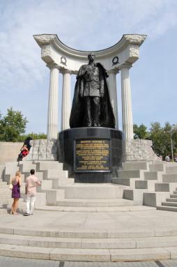 Памятник императору Александру II. Август 2011 г. Фото: А.Востриков.